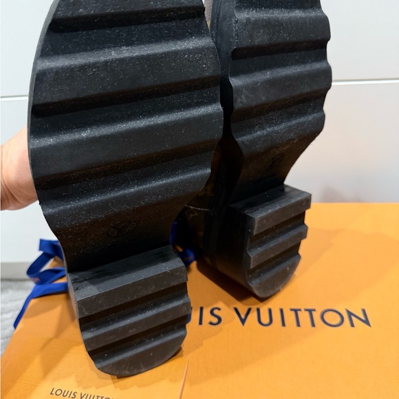 100% Authentic. The LV Beaubourg ankle boot in patent Monogram canvas - Picture 12 of 13